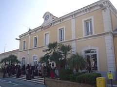 Façade de la gare d'Hyères.