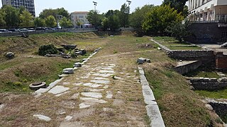 Улица в южната част на форума (посока изток-запад)