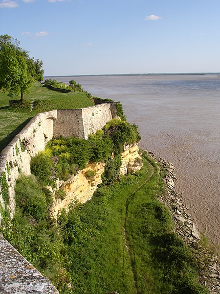 File:France - Blaye - La Gironde depuis la citadelle.jpg