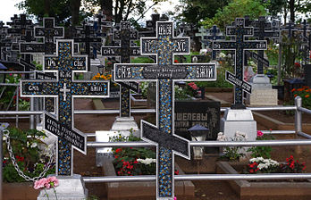 Cemitério de Kallaste, uma cidade fundada pelos velhos crentes russos, condado de Tartu, Estônia. (definição 2 922 × 1 884)
