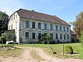 Gutsanlage mit Gutshaus, Wirtschaftsgebäude und Park. Speicher