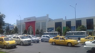 Taxi and bus on Mirzo Ulughbek Avenue in Samarkand