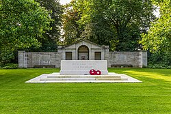 Matthias Süßen mit Kiel War Cemetery auf dem Nordfriedhof in Kiel