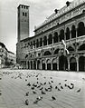 Il Palazzo della Ragione in una foto di Paolo Monti del 1967. Fondo Paolo Monti, BEIC