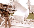 Razvoj, ispred Stadiona „Bilino polje”, 2,80 × 3,20 × 1,80 m, Zenica, gradska komisija, 1981.