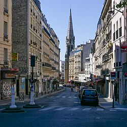 Die Straße in der Nähe der Église Saint-Jean-Baptiste de Belleville