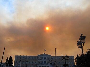 Дым от лесных пожаров, площадь Синтагма. Август 2009