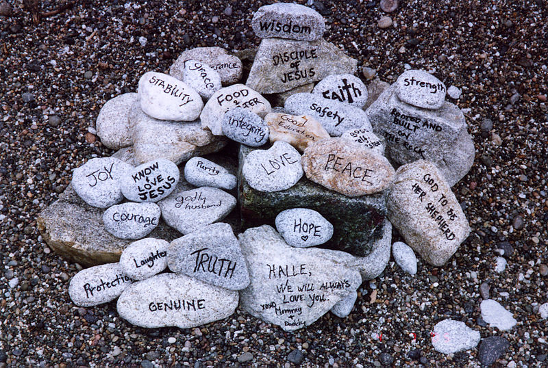 File:StonesWithChristianWishes.jpg