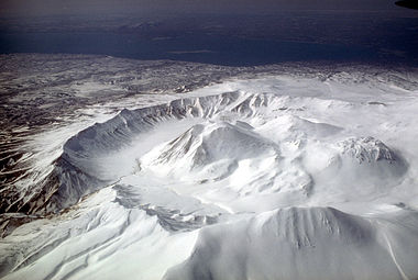 Caldera Ugashik di lu vulcanu Peulik