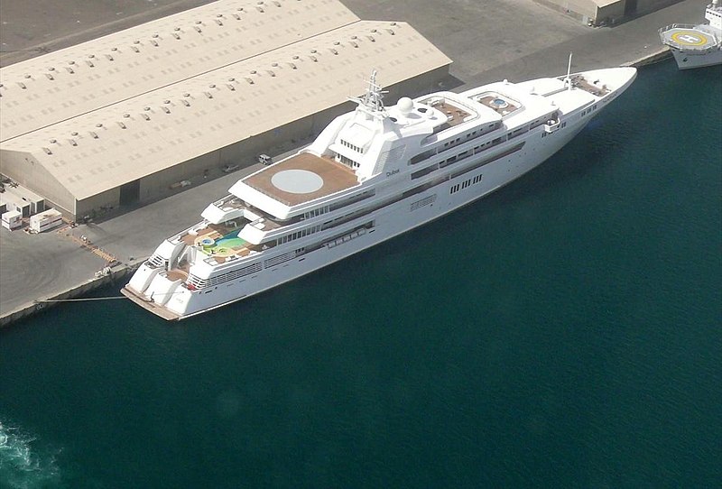 File:Yacht Dubai on 8 May 2008.jpg