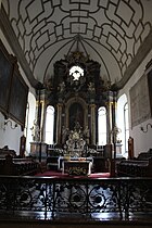 Chor mit Altar und Gemälde­zyklus