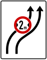 515-22 Verschwenkungstafel; Darstellung ohne Gegenverkehr und mit integriertem Zeichen 264 StVO auf Autobahnen: zweistreifig nach rechts