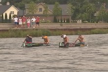 Файл: 2005 AuSable River Canoe Marathon Finish.ogv