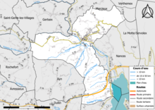 Carte en couleur présentant le réseau hydrographique de la commune