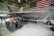 AIM-120を装備中のF-22