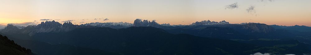 Alba sulle Dolomiti orientali.jpg