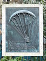 Plaque en hommage au parachutiste André-Jacques Garnerin.