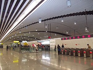 Chongqing Rail Transit - Xiaoshizi - Concourse.JPG