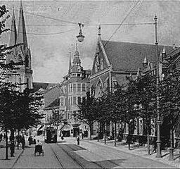 Oststraße, Marienkirche (links) und Franziskanerklosterkirche (rechts), vor 1909