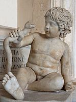 Дитя Геракл душить змій, посланих вбити його в колисці (римський мармур, II століття)
