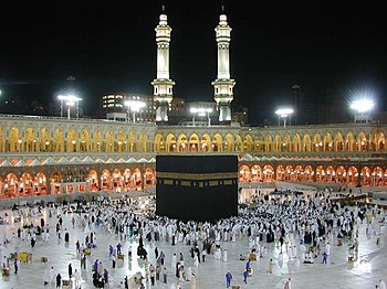 English: Kaaba at the heart of Mecca. As the n...