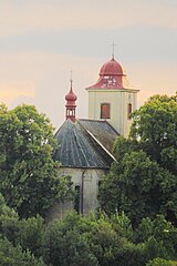 Věž a závěr kostela sv. Jiří v Jenišovicích