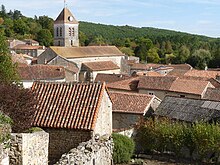 Ang Simbahan ug mga palibut sa Nanteuil-en-vallée