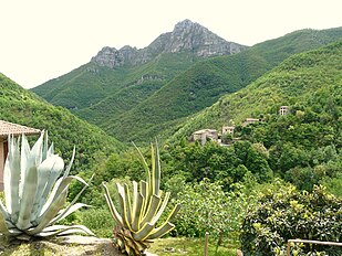 I munti da vàlle du Pennavaire e a lucalitài surva Müin viste dau Burgu