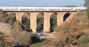 Podul otoman feroviar peste pârăul Patish (Wadi Futais), 1915, la est de Ofakim, ulterior folosit în timpul mandatului britanic pentru calea rutieră Beer Sheva-Gaza, în prezent apeduct