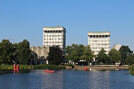 Das Rathaus vom Citysee aus