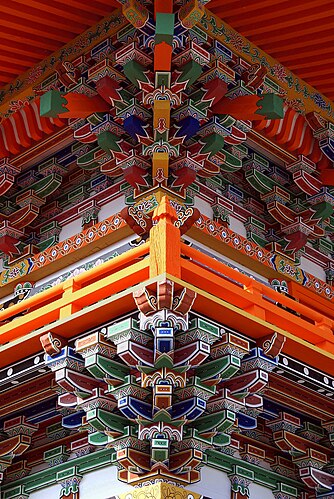 Колонны храма Сагами, префектура Хиого, Япония.