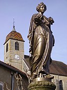 Statue de l'Abondance et église.