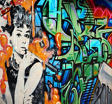 Streetartové graffiti s Audrey Hepburnovou v Tchaj-peji