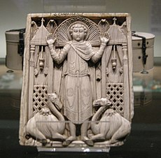 Svätý Ménas, slonovinová rezba, 2. polovica 7. storočia, Civiche raccolte d'arte applicata, Miláno, Taliansko[1]