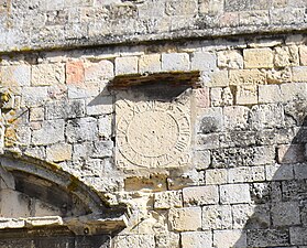 Cadran solaire sur la façade.