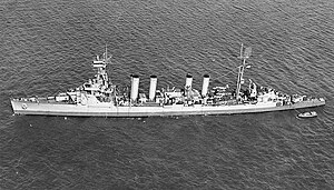 USS Cincinnati (CL-6) у берега Нью-Йорка 22 марта 1944 г. (19-N-62458) .jpg