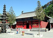 A hall at Baiyun Temple.