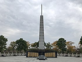 Fusée-sonde T-7M exposée sur un monument qui lui est dédié à Shanghaï