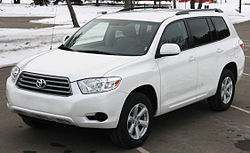 Pre-facelift Toyota Highlander base (US)