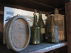 Anciens clavelins de vin jaune de la verrerie de La Vieille-Loye