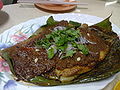 Обжаренный на гриле скат — распространённое блюдо в Сингапуре и Малайзии