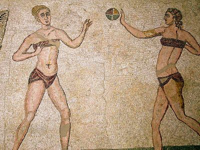 «Жінки спортсменки грають в м'яч», П'яцца-Армерина (IV століття)