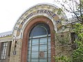 Station continentale de la Compagnie Radio-France à Sainte-Assise et grille d'accès à la réserve naturelle de Seine-Port