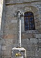 Croix monumentale cklassée MH sur le mur sud.