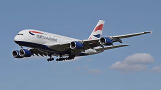 British Airways-ի Airbus A380-ը կ'իջնէ Հիթրօու օդակայանին մէջ