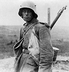 World War I German stormtrooper on the Western Front wearing the Stahlhelm Bundesarchiv Bild 183-R05148, Westfront, deutscher Soldat crop.jpg