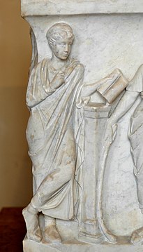 Каллиопа (б. э. II быуаты, рим Остий юлындағы (Via Ostiensis), хәҙер Луврҙағы саркофаг)
