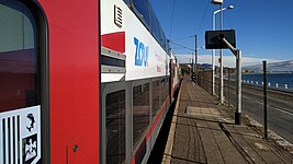 Rame TER Provence-Alpes-Côte d'Azur en livrée Monaco, desservant la gare de Cannes-la-Bocca.