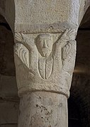 Hombre orante en un capitel de San Benigno de Dijon