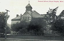 Открытка. Средняя школа Гранд-Рапидс была основана в 1895 году.